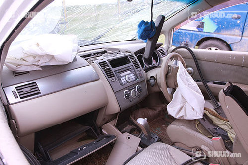 Сэрэмжлүүлэг: Автомашин онхолдож 17 настай жолооч амиа алдав